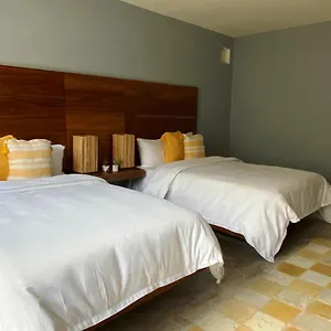 Hotel Unknown ****